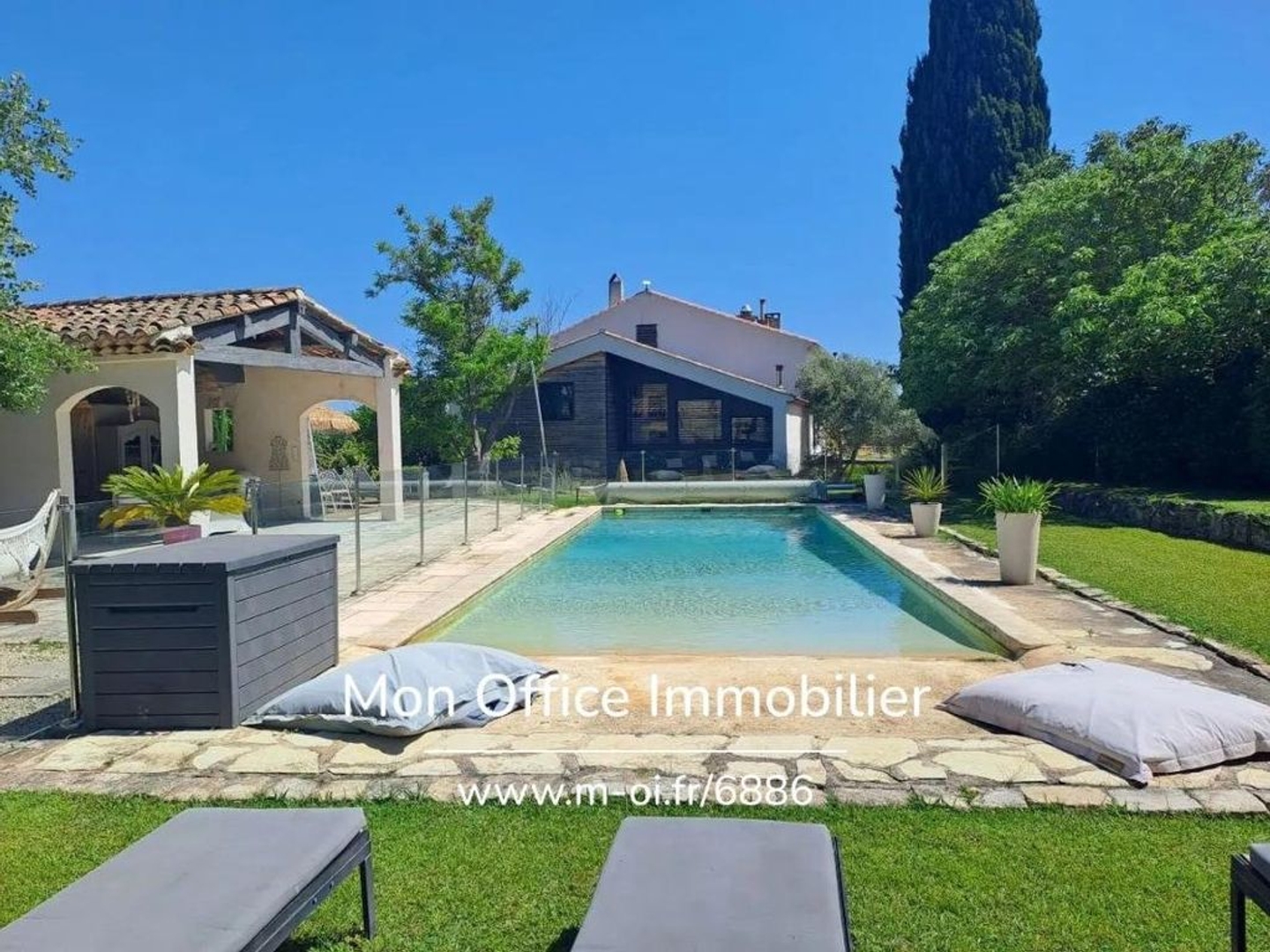 Maison à vendre - 7 pièces - 246m2 - Éguilles (13510)