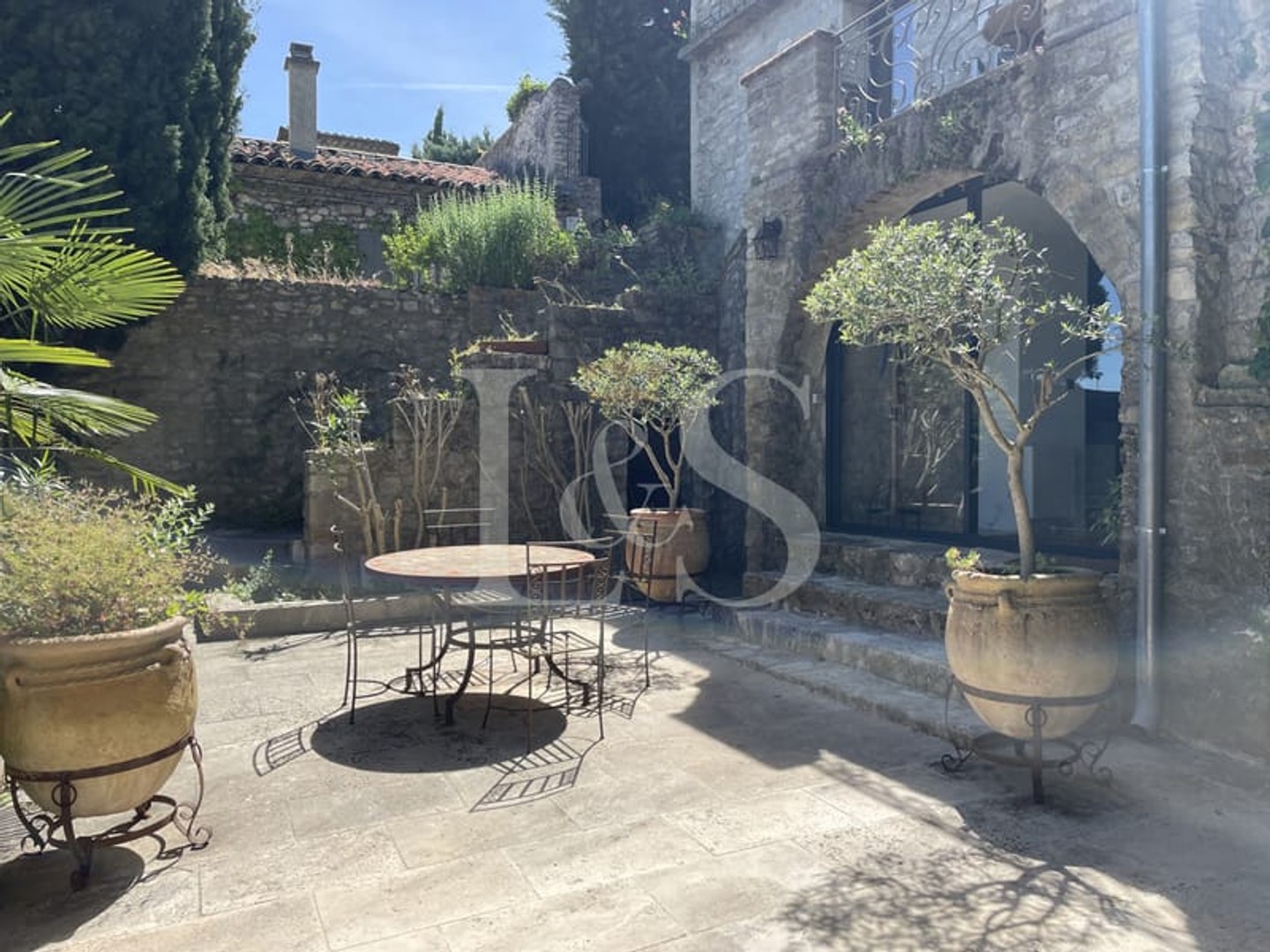 Maison à vendre - 7 pièces - 160m2 - Vaison-La-Romaine (84110)