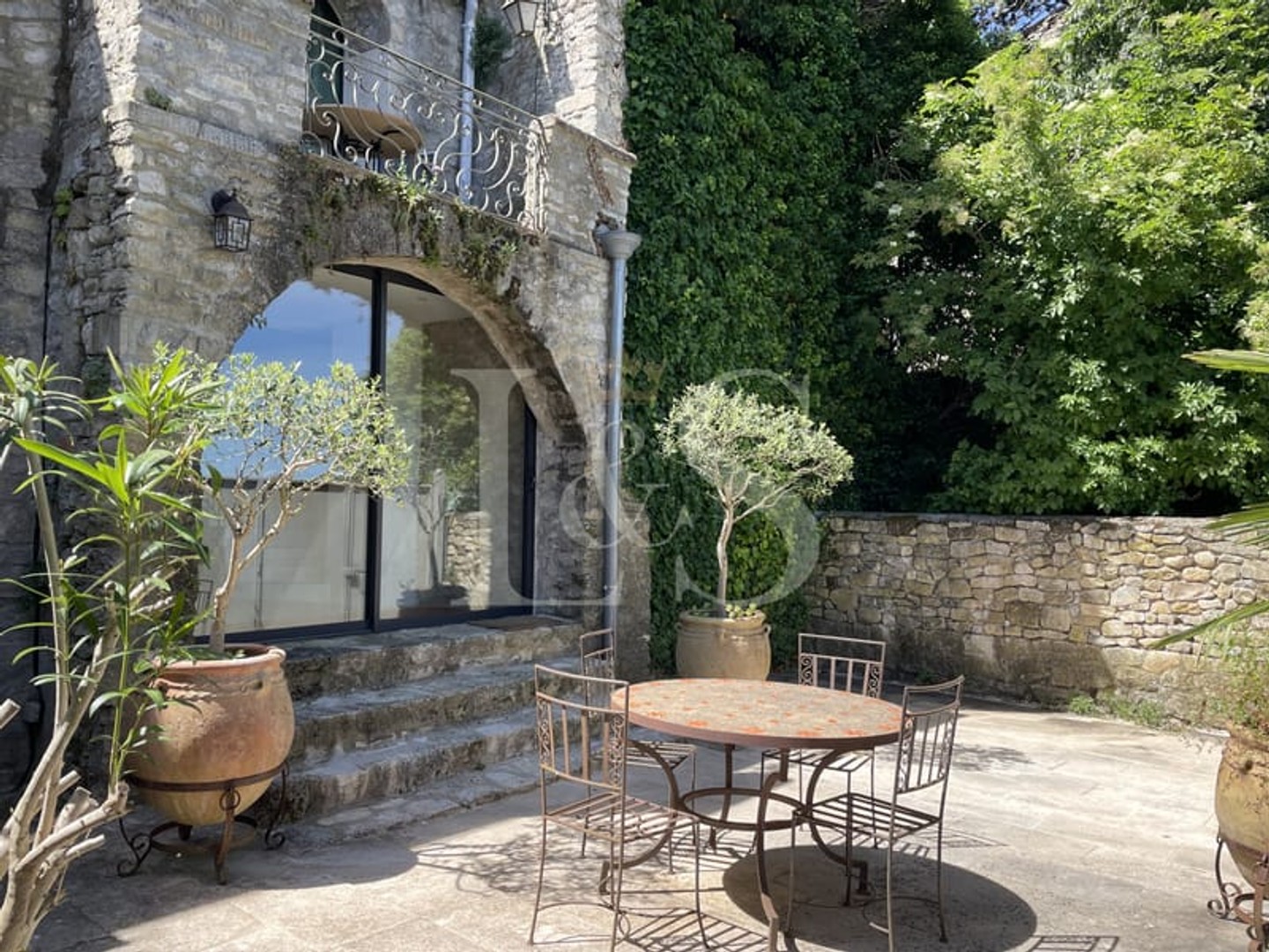 Maison à vendre - 7 pièces - 160m2 - Vaison-La-Romaine (84110)