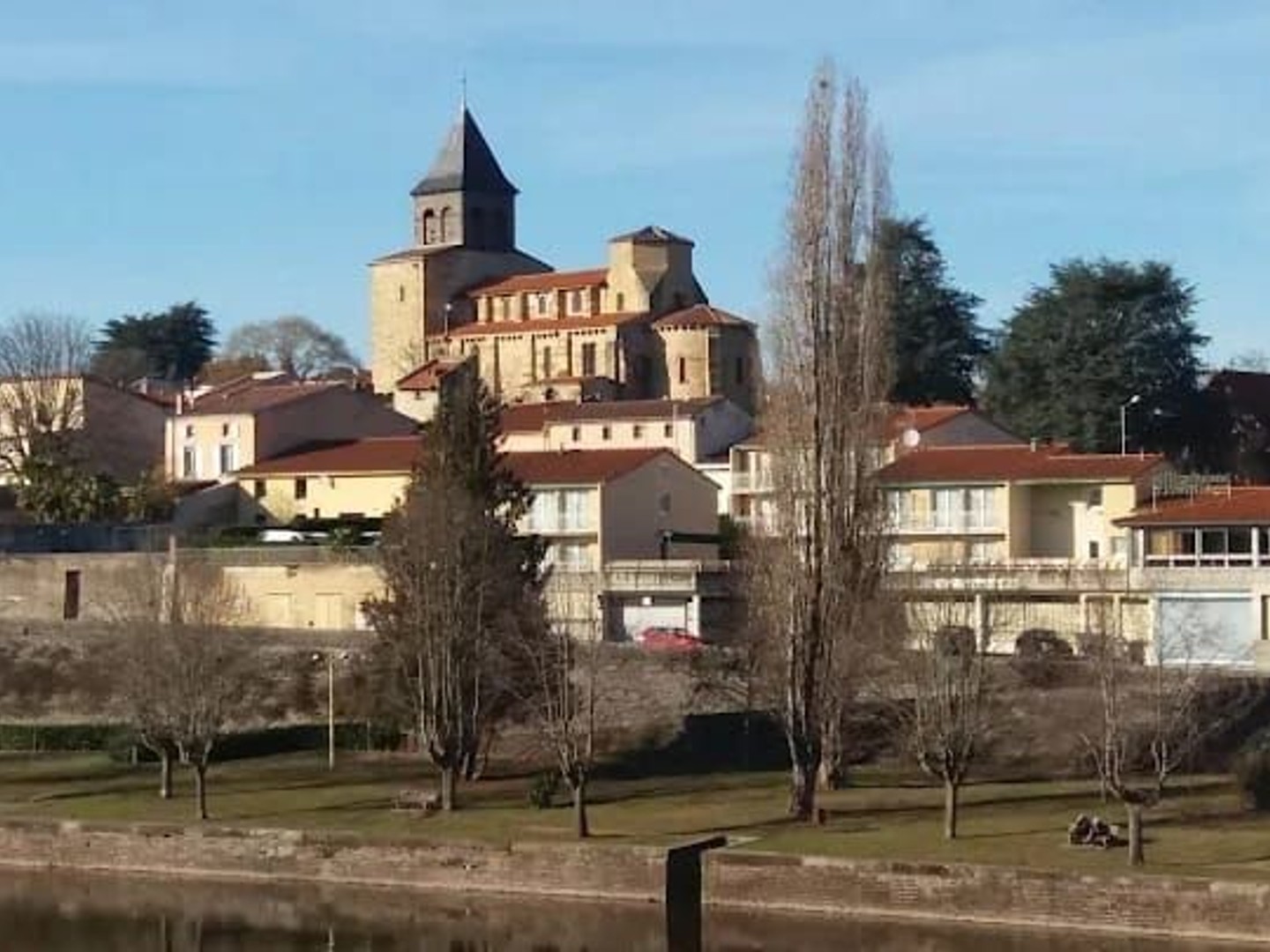 Immeuble à vendre - 1600m2 - Pont-Du-Château (63430)