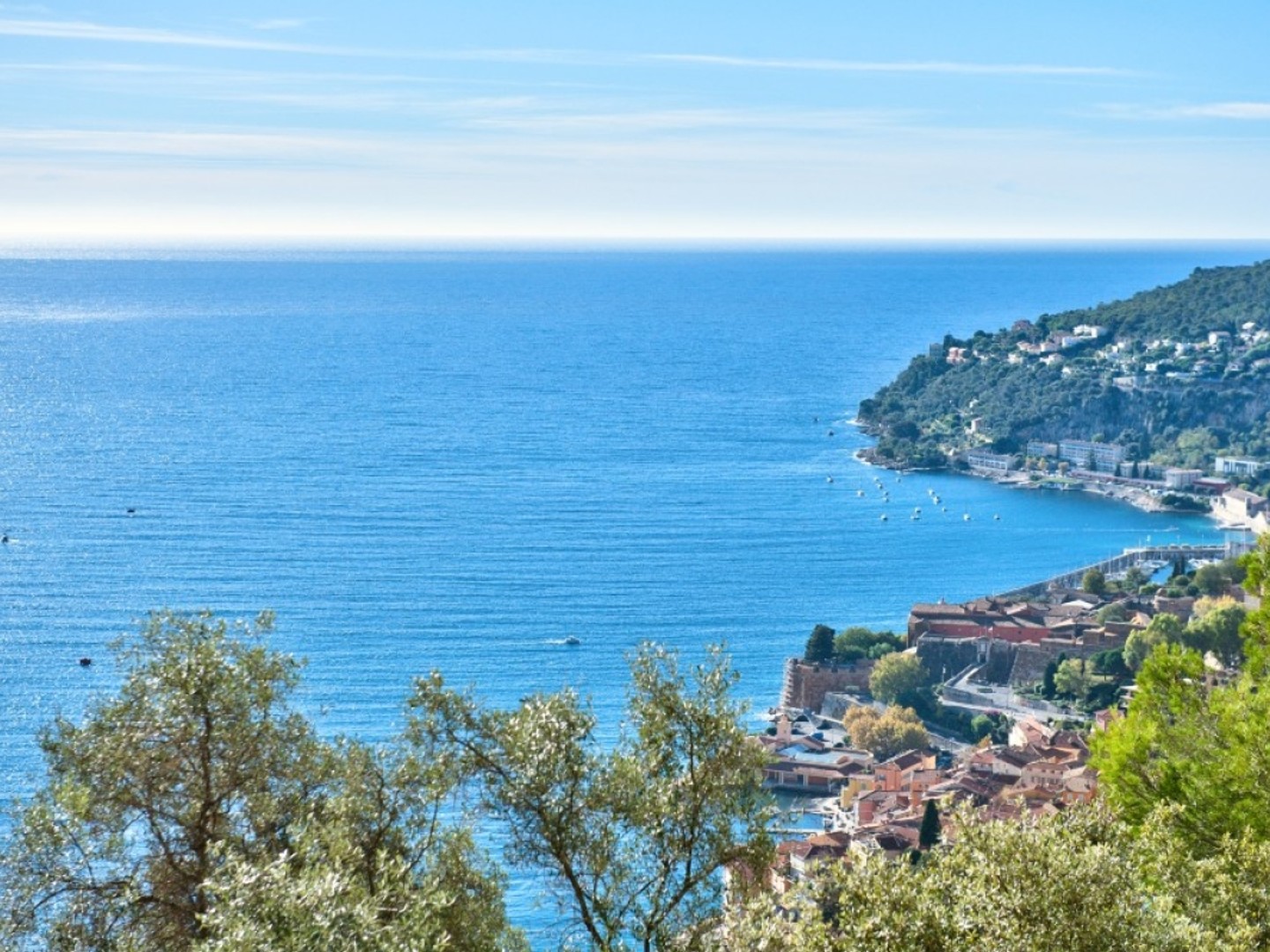 MOYENNE CORNICHE - APPARTEMENT 4 PIECES 125 M² A VENDRE - VUE MER EPOUSTOUFLANTE - BALCON - GARAGE - IDEALEMENT SITUE