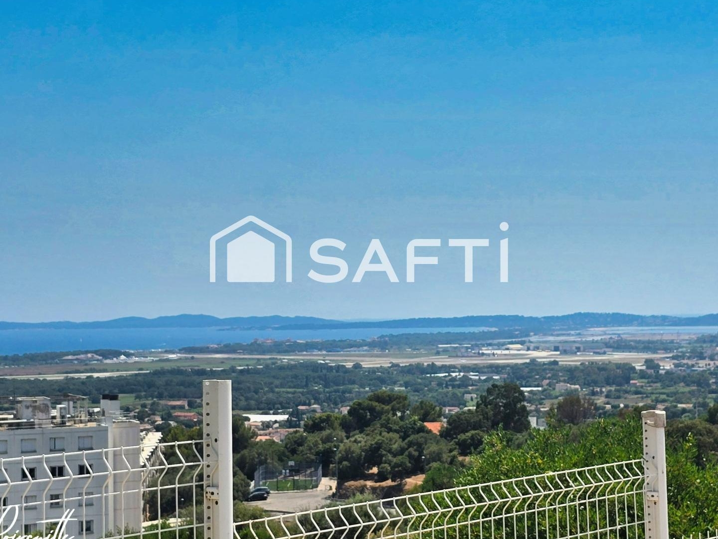 Maison à vendre - 10 pièces - 249m2 - Hyères (83400)