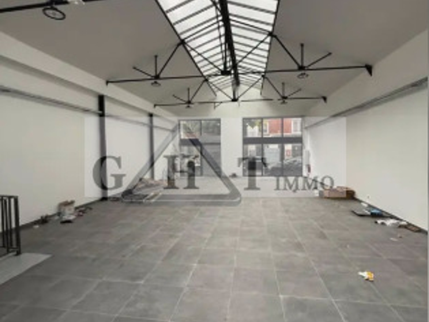 BOUTIQUE À VENDRE DE 275 M2 SUR MONTREUIL !