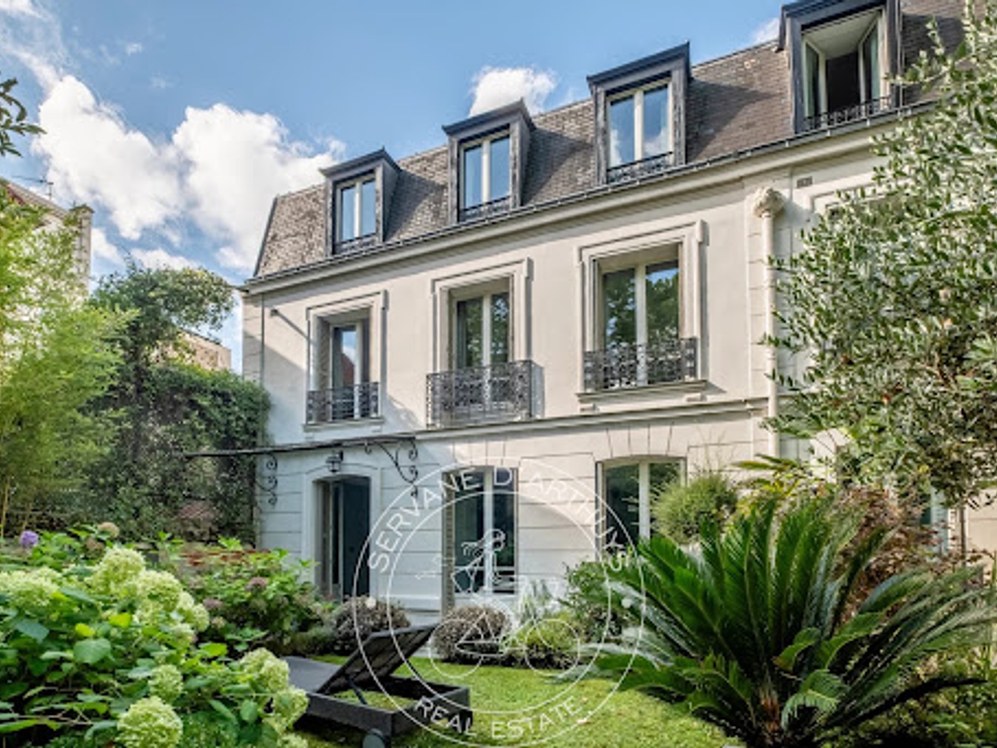 Maison 9 pièces 300 m²