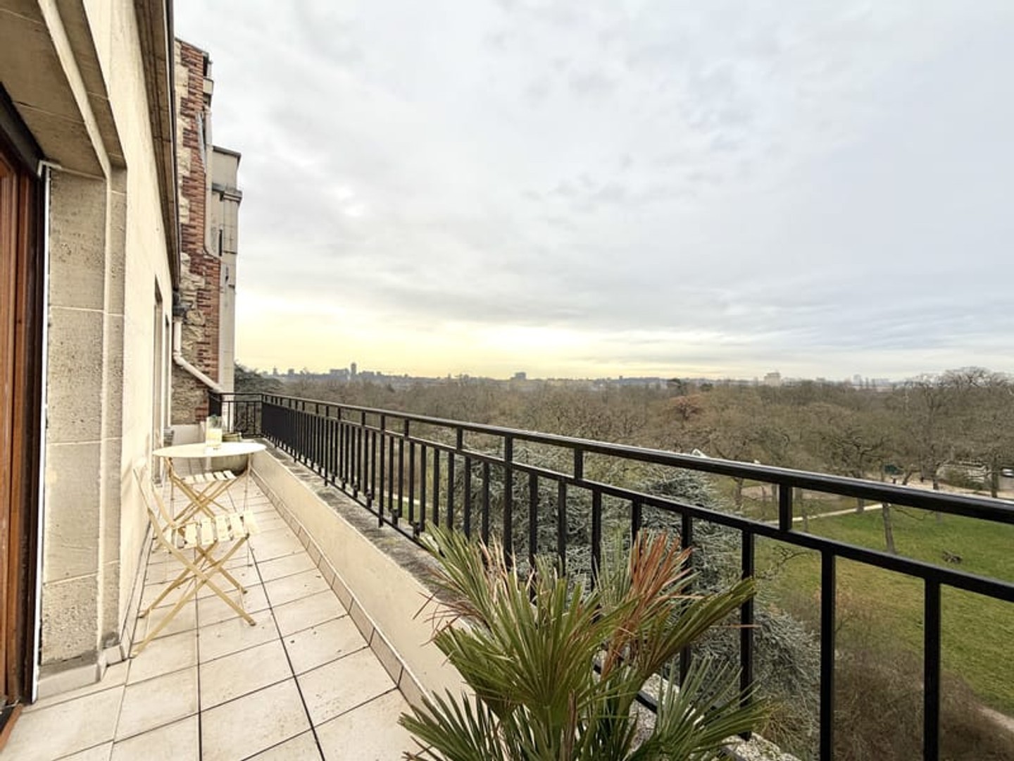 DERNIER ETAGE 5 pièces 84m2 Carrez + Balcon 9m2 + Terrasse 11m2 + Rooftop 89m2 + Cave + Parking