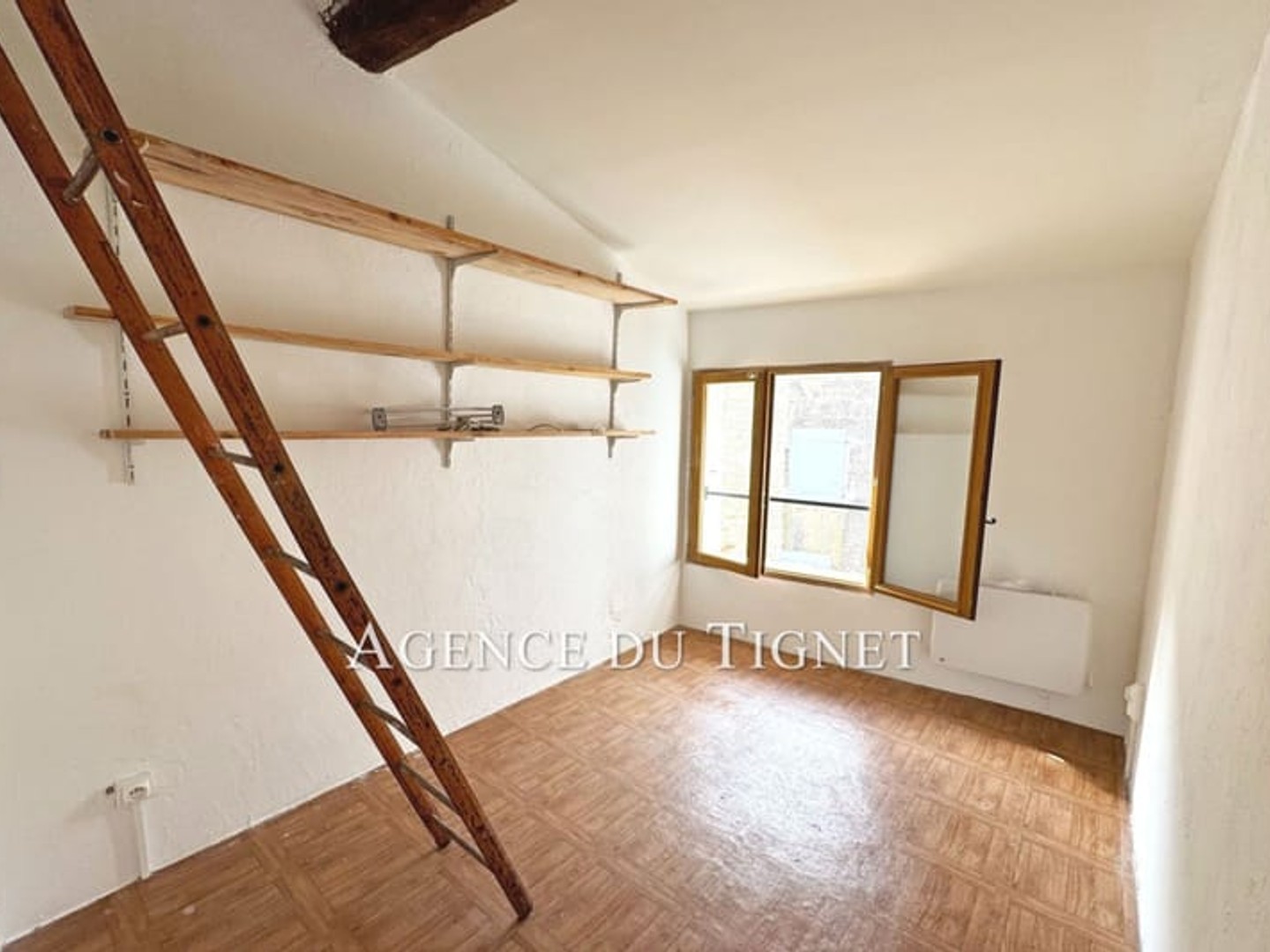 Maison à vendre - 2 pièces - Saint-Cézaire-Sur... (06530)