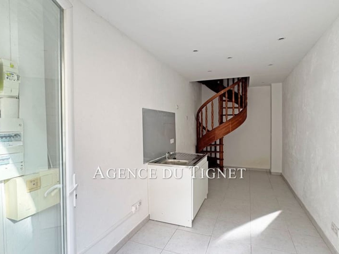 Maison à vendre - 2 pièces - Saint-Cézaire-Sur... (06530)
