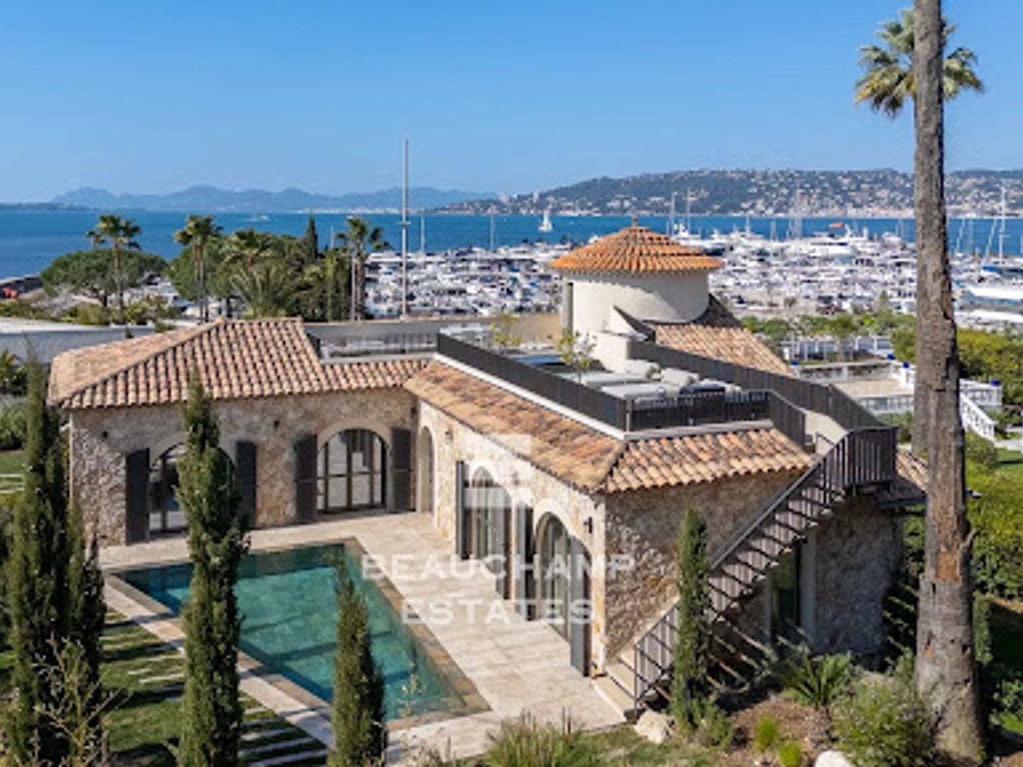 Villa 8 pièces 314 m²