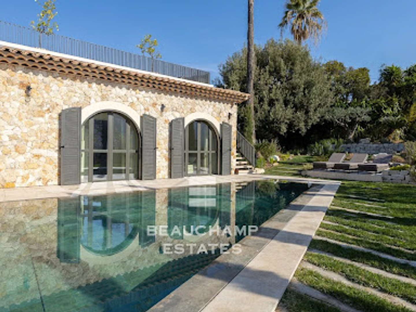 Maison à vendre - 8 pièces - 314m2 - Antibes (06160)