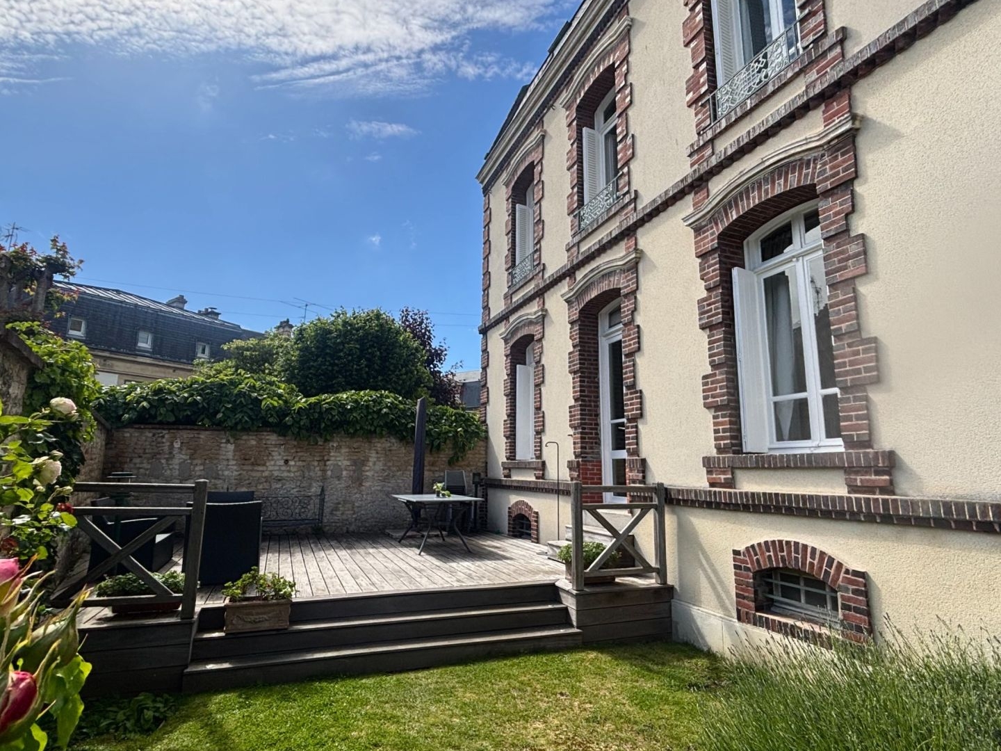 Maison à vendre - 8 pièces - 220m2 - Caen (14000)