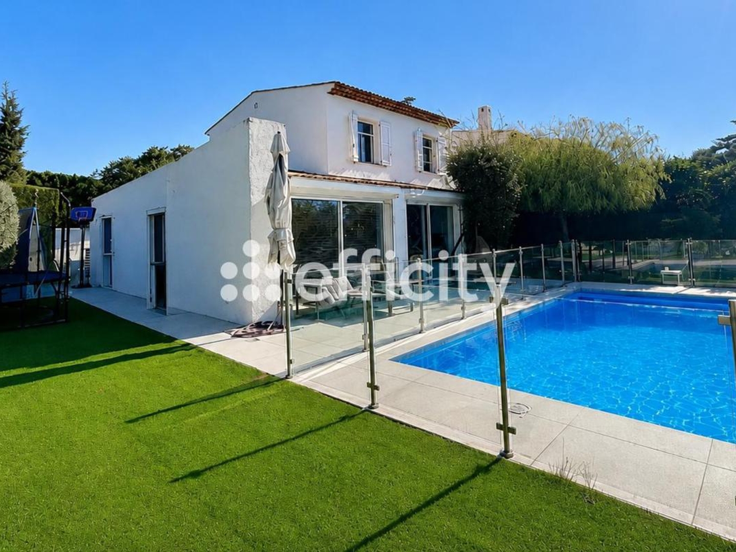 Maison à vendre - 5 pièces - 145m2 - Villeneuve-Loubet (06270)