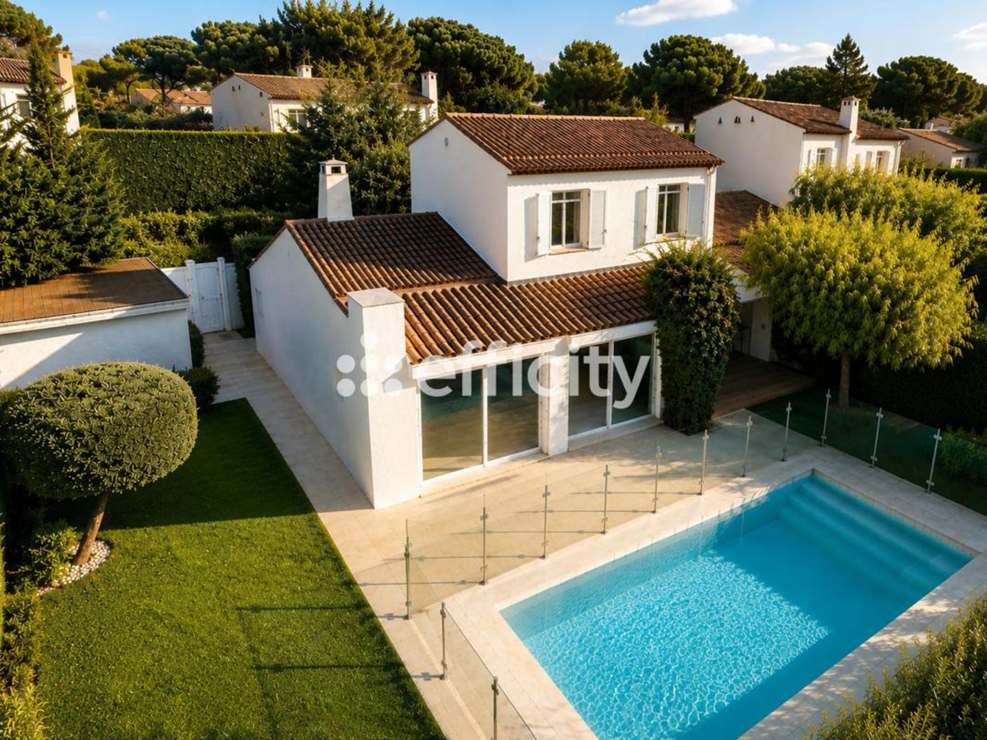 Maison à vendre - 5 pièces - 145m2 - Villeneuve-Loubet (06270)