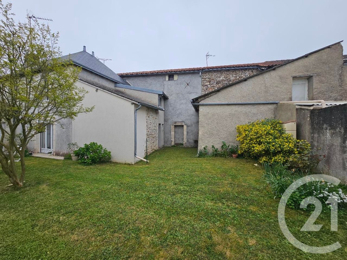 Maison à vendre - 3 pièces - 119m2 - Archigny (86210)