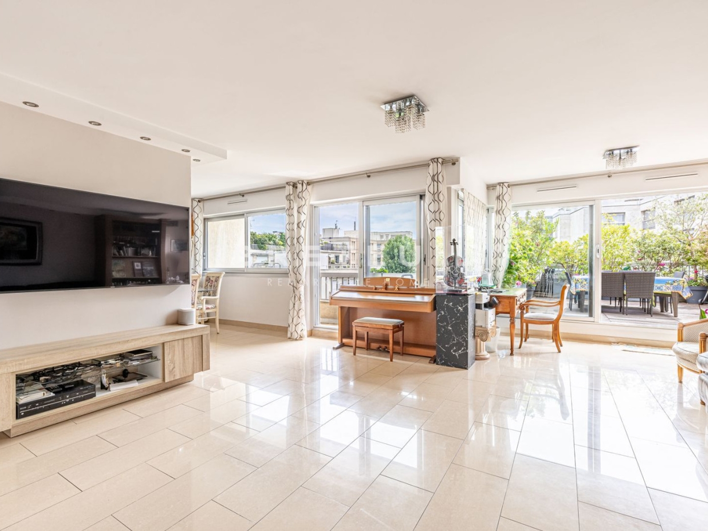 Appartement à vendre - 6 pièces - 133m2 - Neuilly-Sur-Seine (92200)