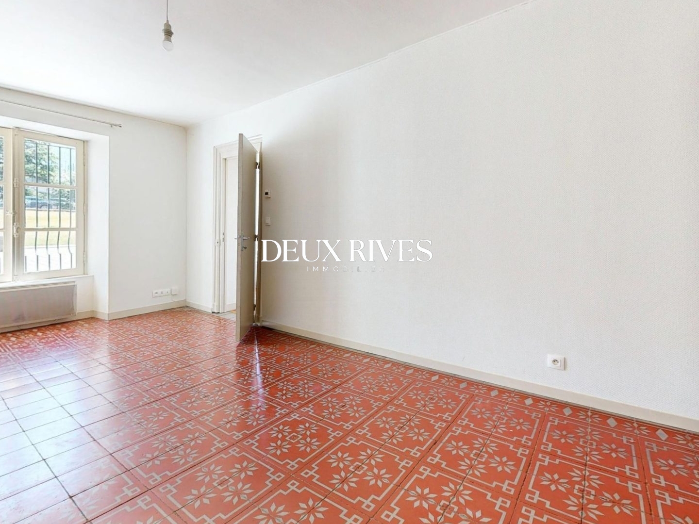 T2 de 41m2 quai de Turenne Face Chu avec chambre et bureau