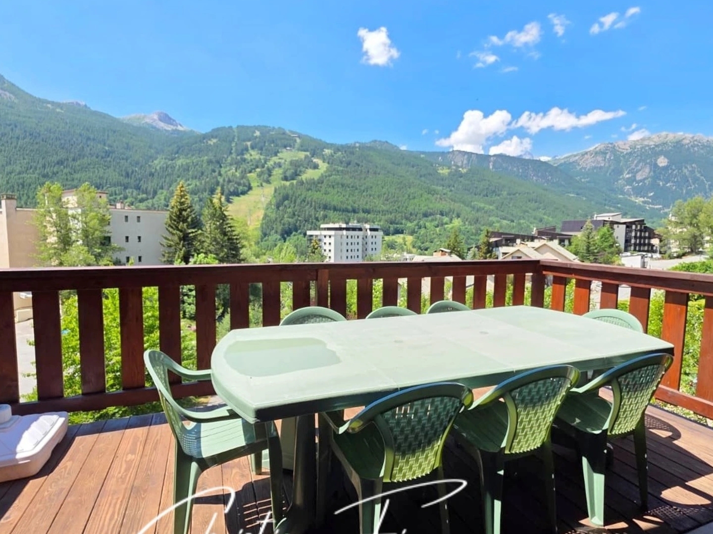 Maison à vendre - 12 pièces - 198m2 - La Salle-Les-Alpes (05240)