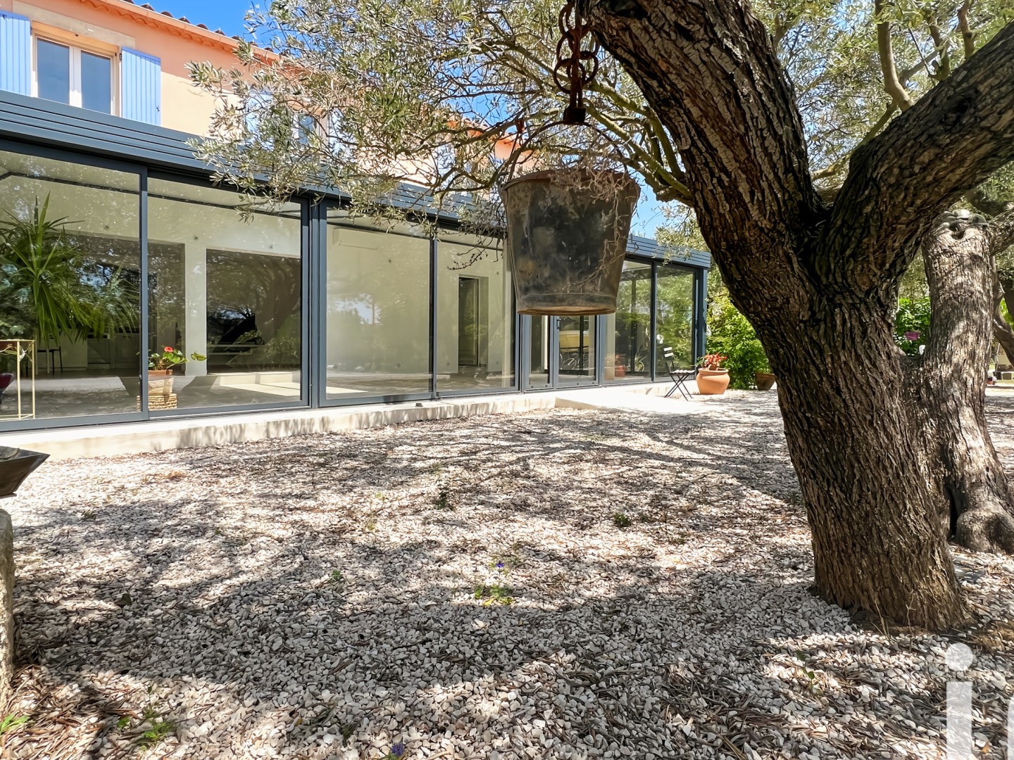 Maison à vendre - 9 pièces - 211m2 - Saint-Martin-De-Crau (13310)