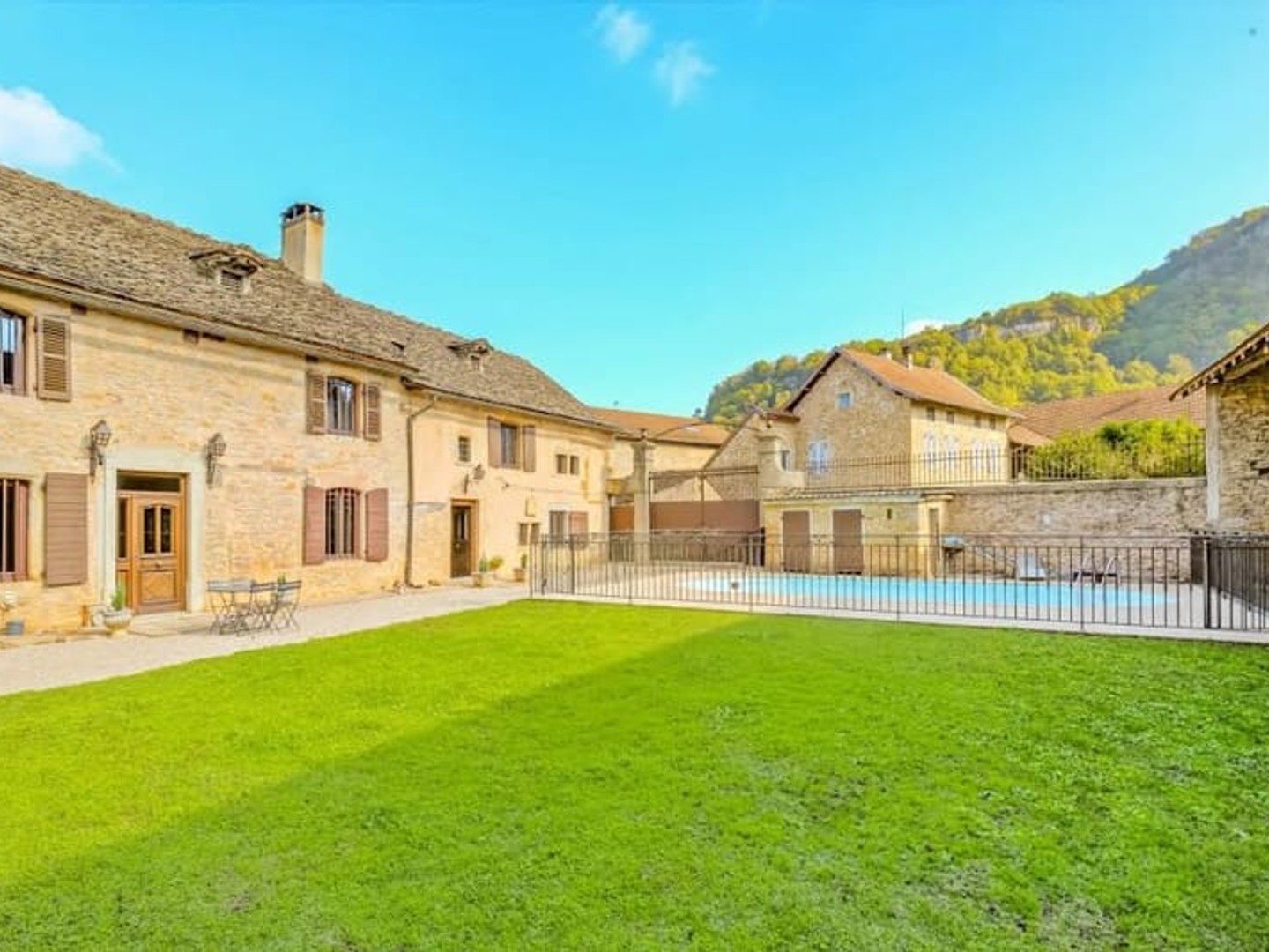 Maison 10 pièces 340 m²