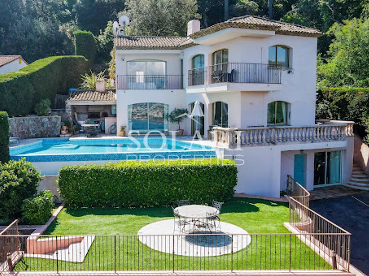 Maison à vendre - 5 pièces - 170m2 - Théoule-Sur-Mer (06590)