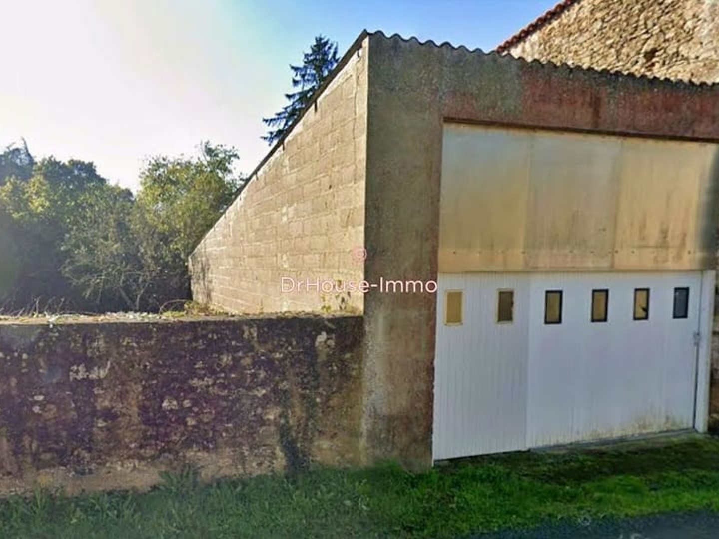 Parking / garage / box à vendre - 50m2 - Sigournais (85110)