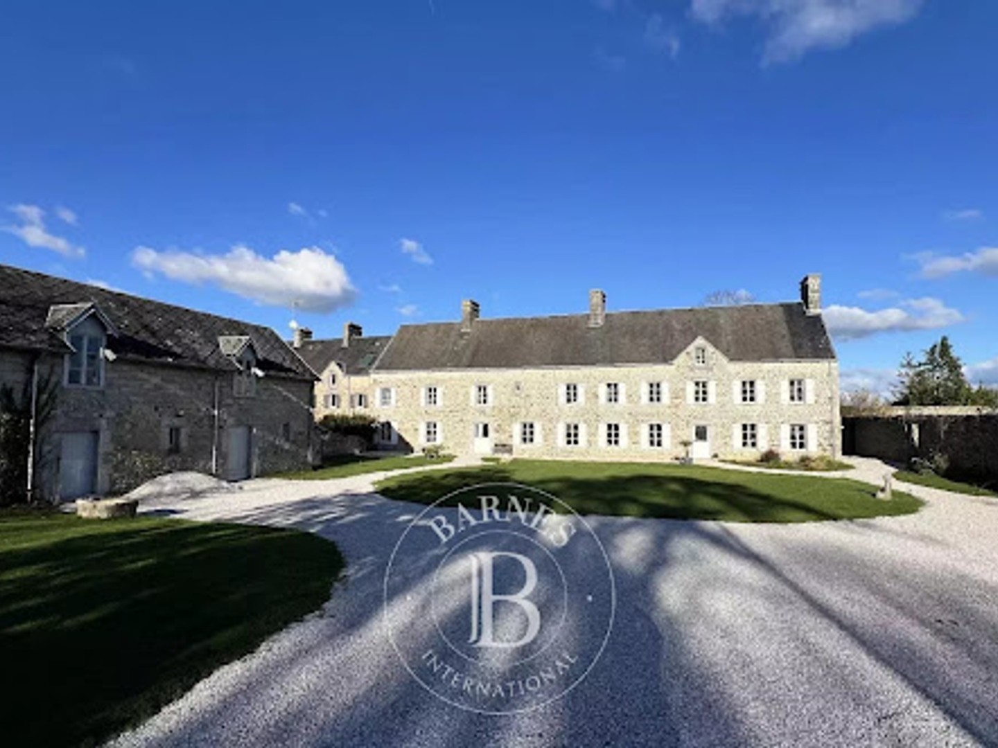 Maison à vendre - 9 pièces - 291m2 - Montmartin-Sur-Mer (50590)