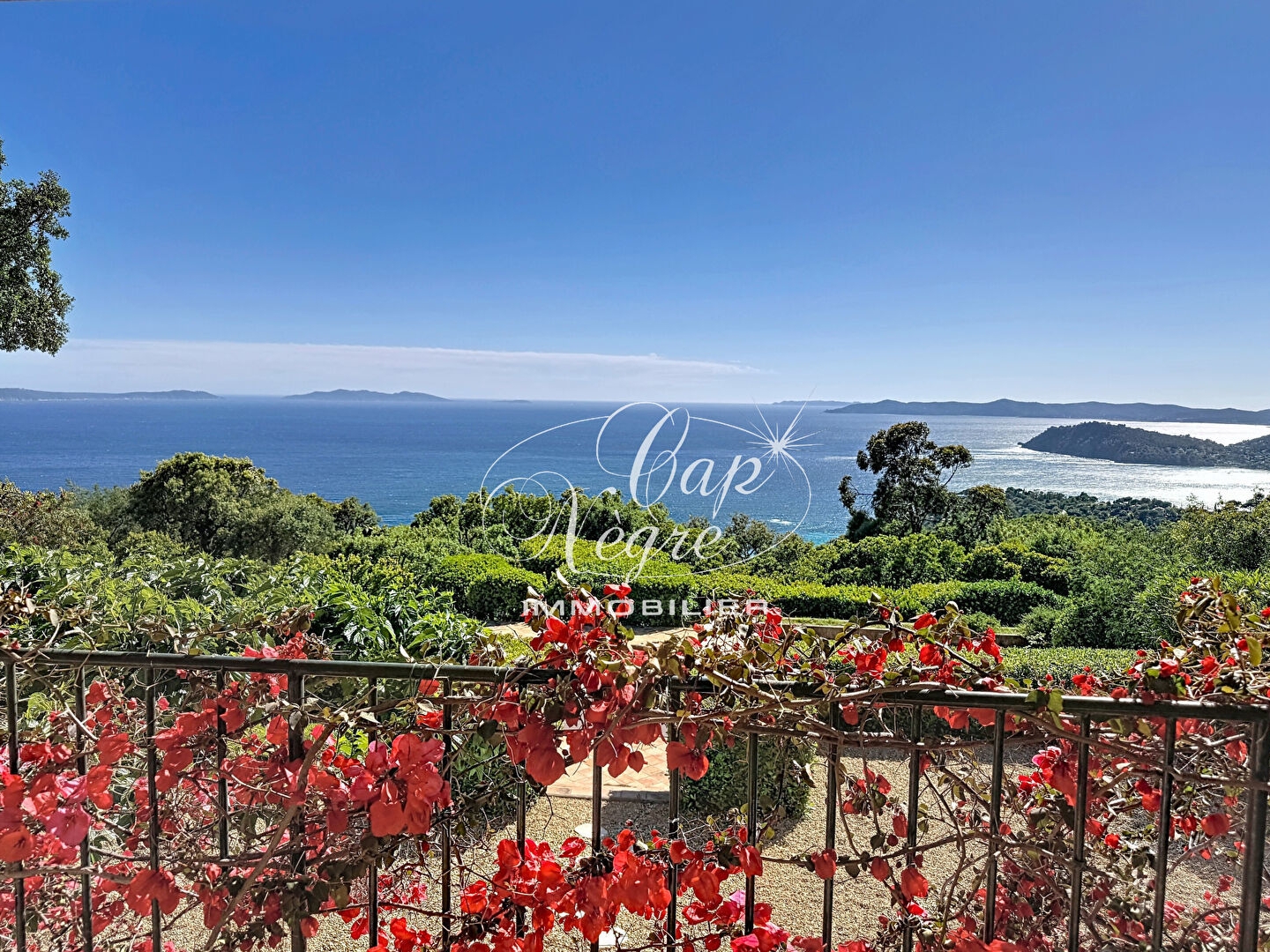 Propriété avec vue mer panoramique comprenant 6 chambres au RAYOL-CANADEL-SUR-MER