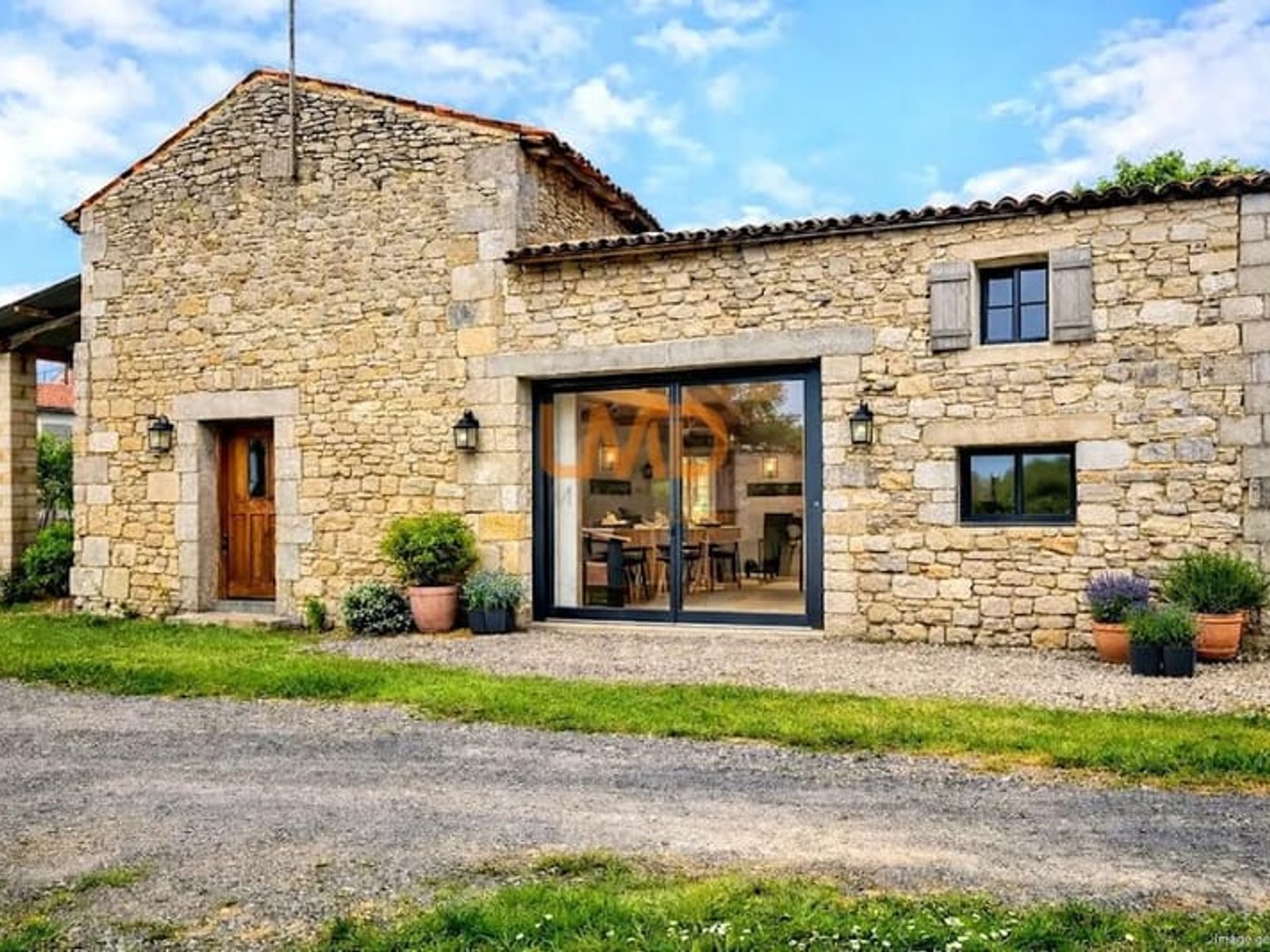 Maison à vendre - 4 pièces - 130m2 - La Chapelle-Des-Pots (17100)