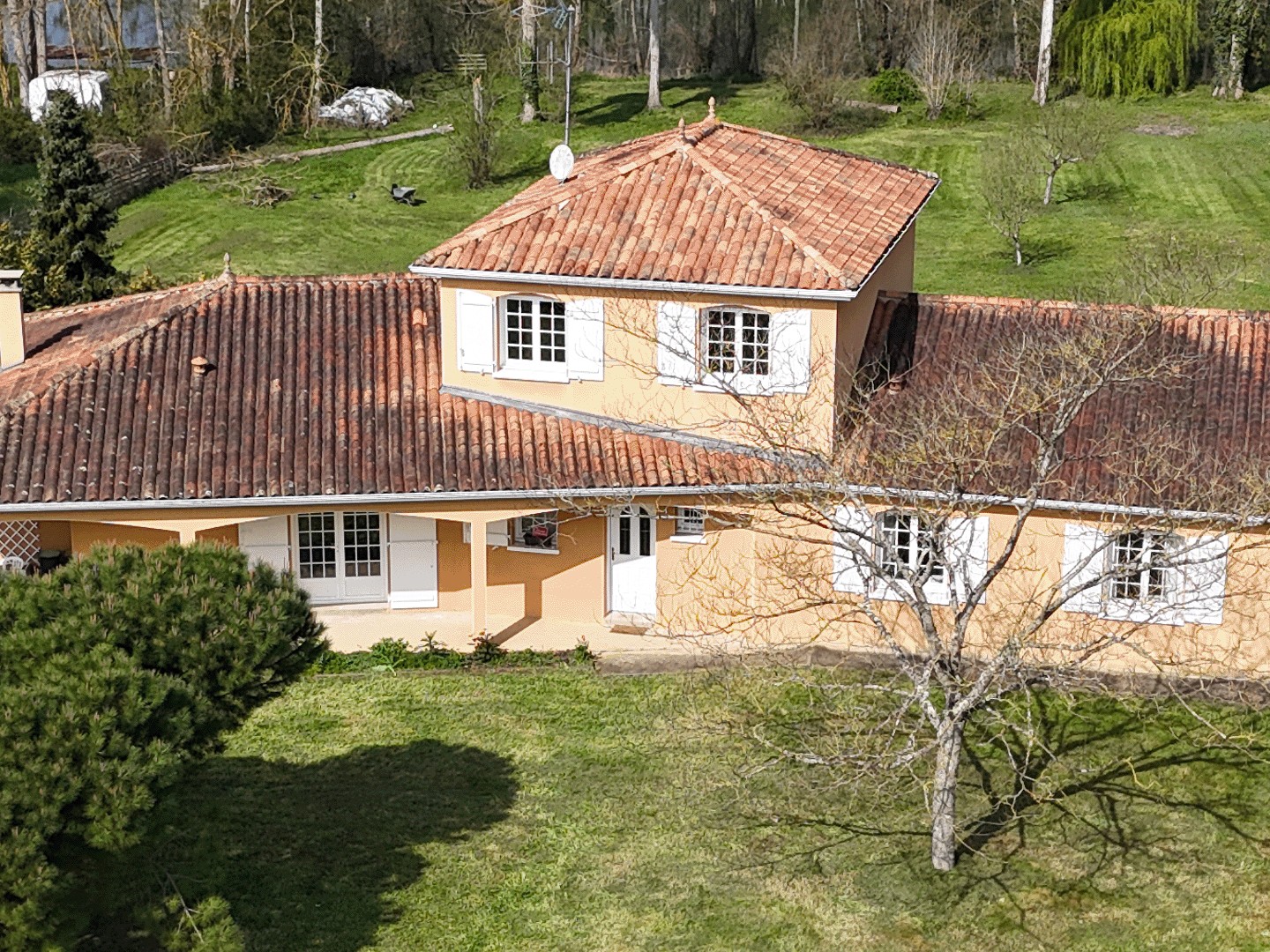 Maison à vendre - 7 pièces - 218m2 - Beaumont Saint-Cyr (86130)