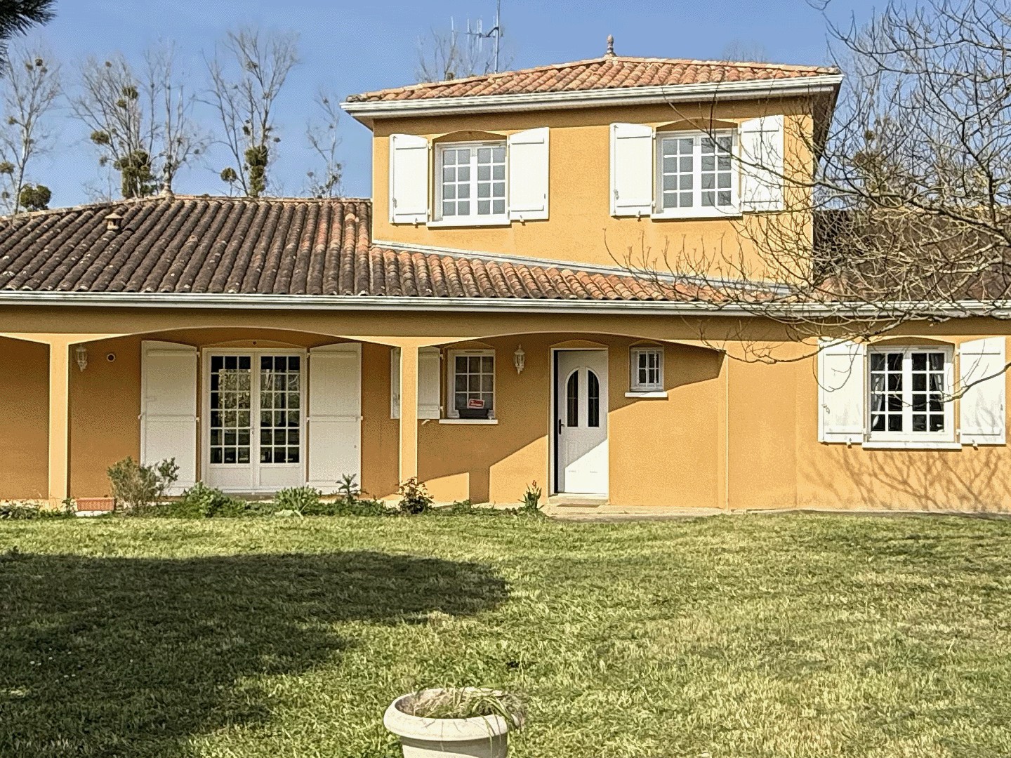 Maison à vendre - 7 pièces - 218m2 - Beaumont Saint-Cyr (86130)