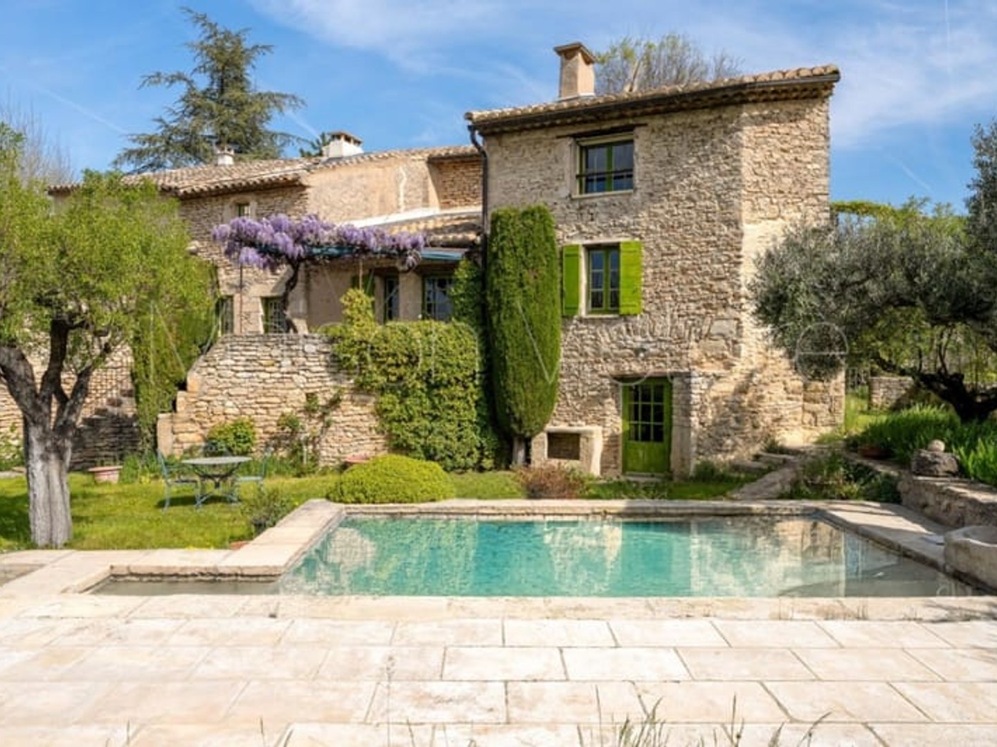 Magnifique propriété du 18ème siècle avec jardin manucuré.