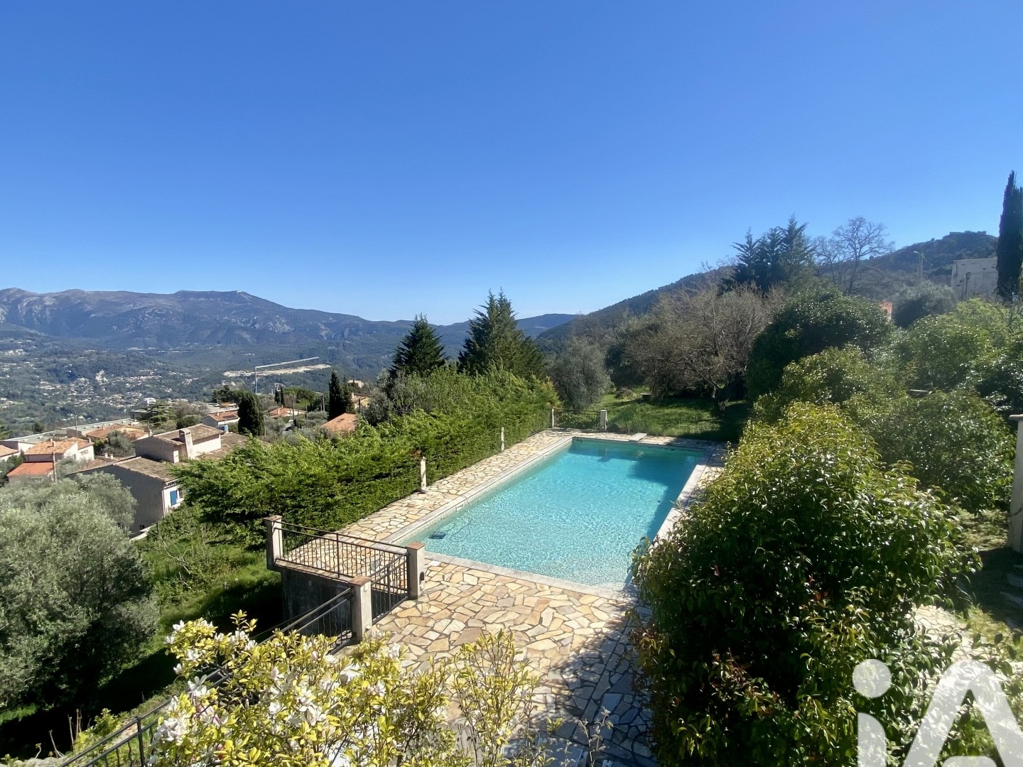 Maison à vendre - 7 pièces - 315m2 - Châteauneuf-Ville... (06390)