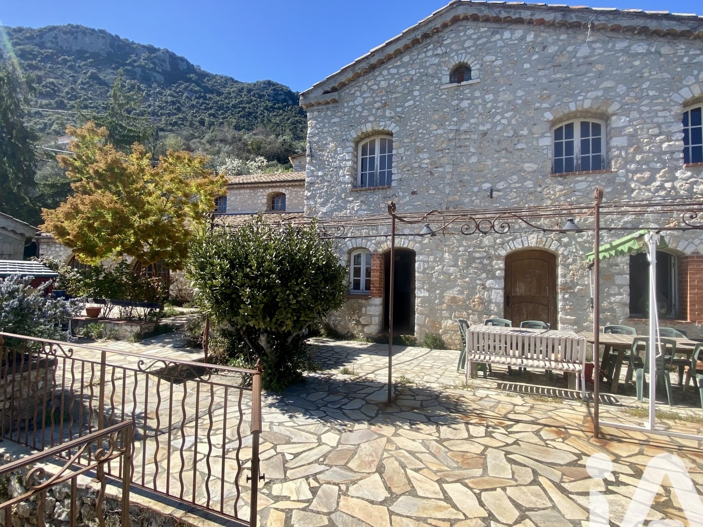 Maison à vendre - 7 pièces - 315m2 - Châteauneuf-Ville... (06390)