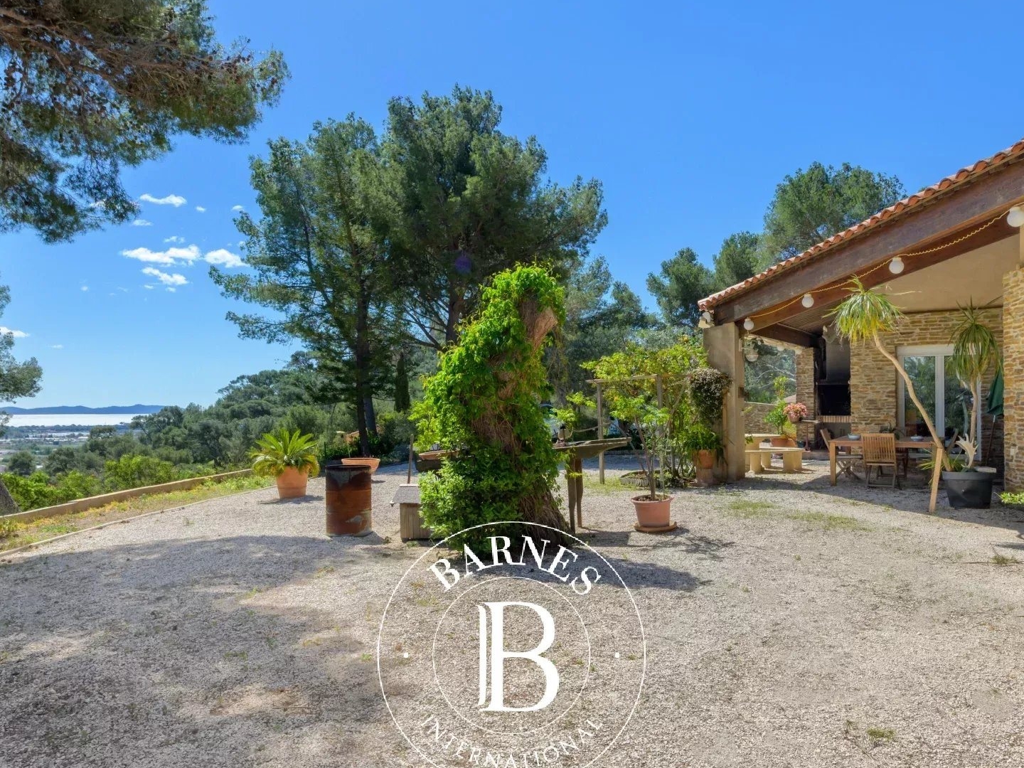 Hyeres - belle propriété - 300m² - vue mer-