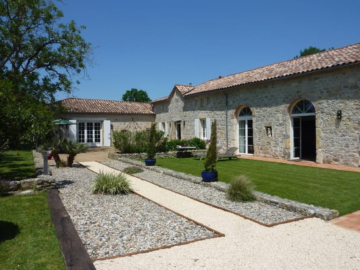 Maison à vendre - 14 pièces - 500m2 - Montpezat (47360)