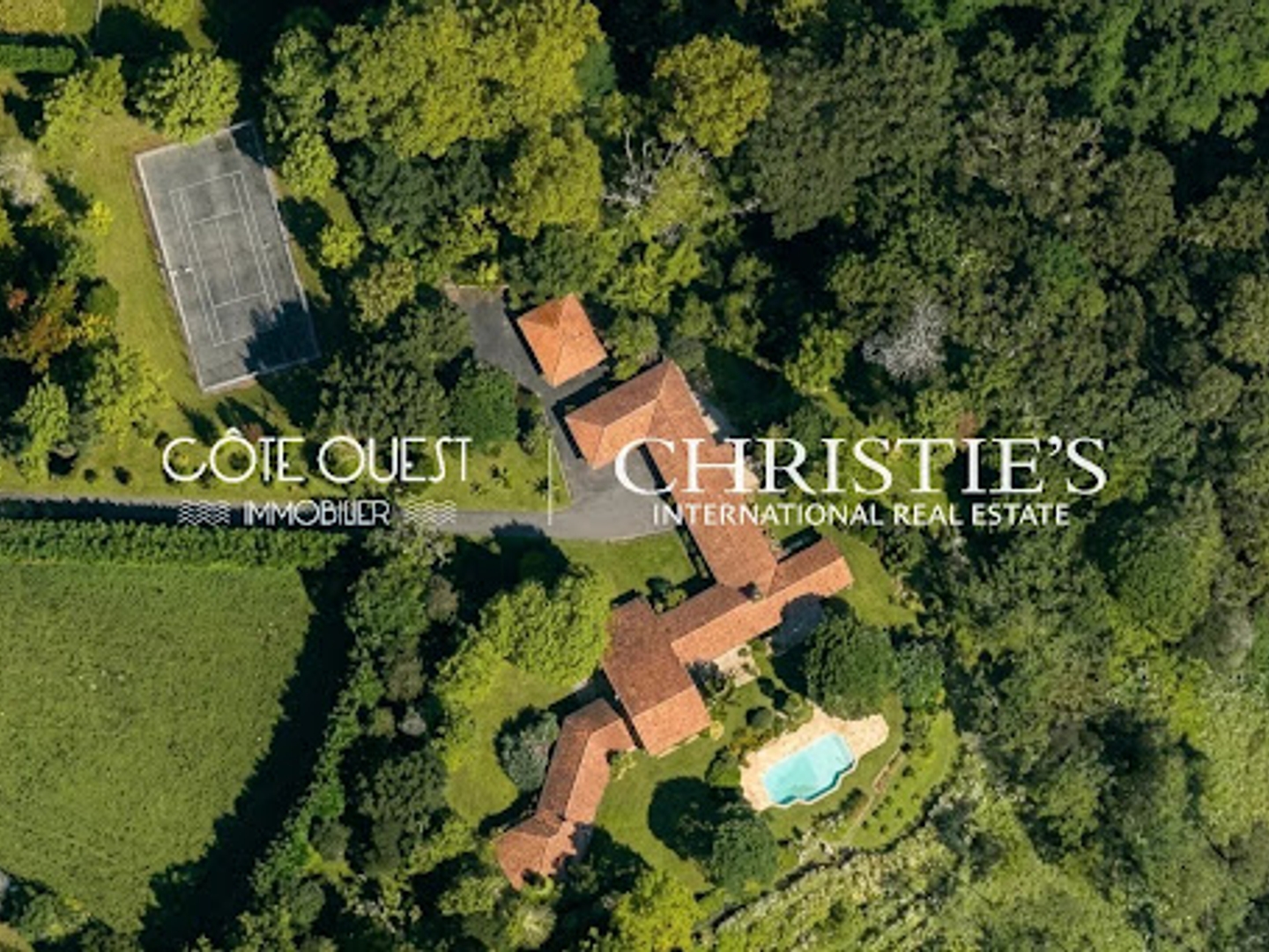 Maison 8 pièces 700 m²