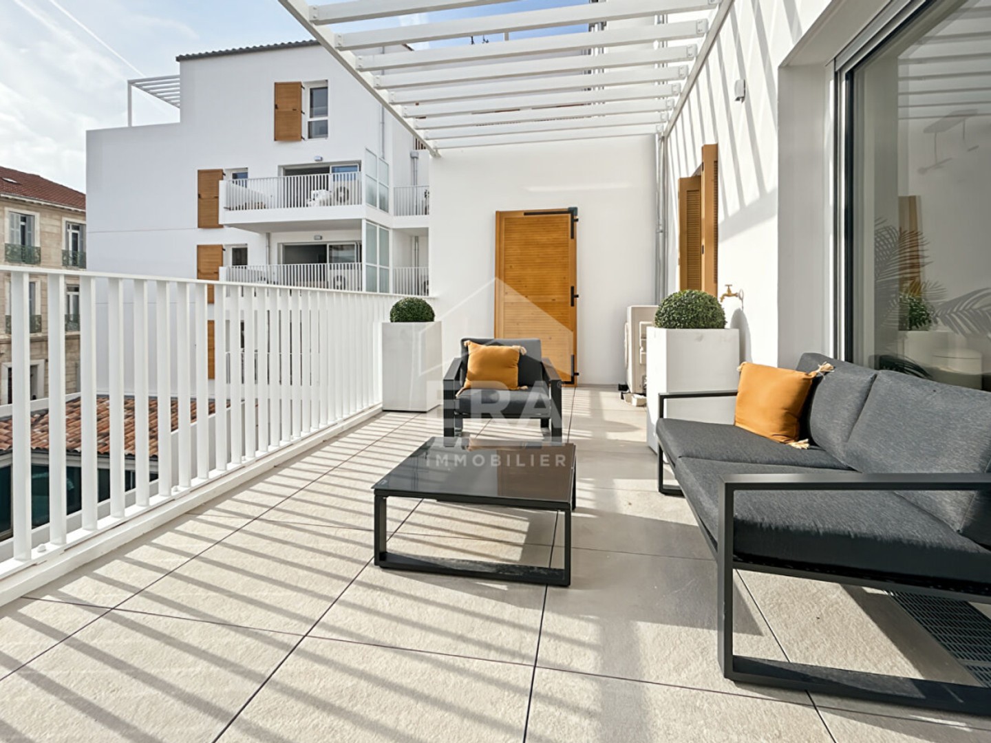 À vendre, duplex T5 de 130 m², avec terrasse et garage, 13006