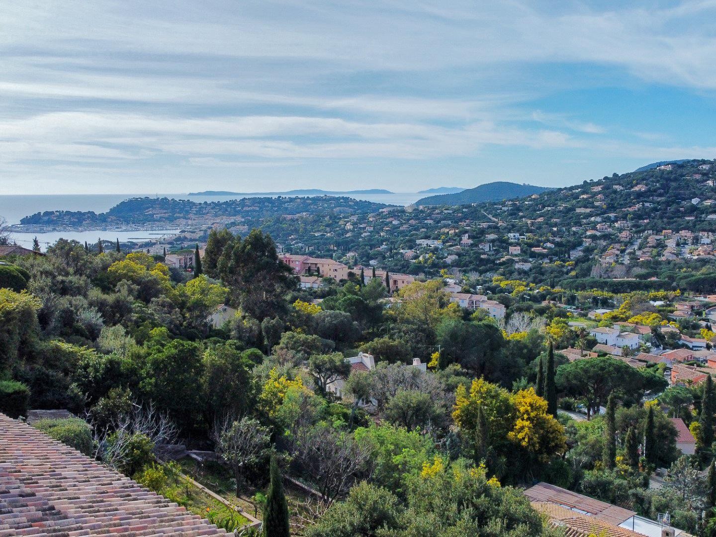 Maison à vendre - 5 pièces - 160m2 - Cavalaire-Sur-Mer (83240)