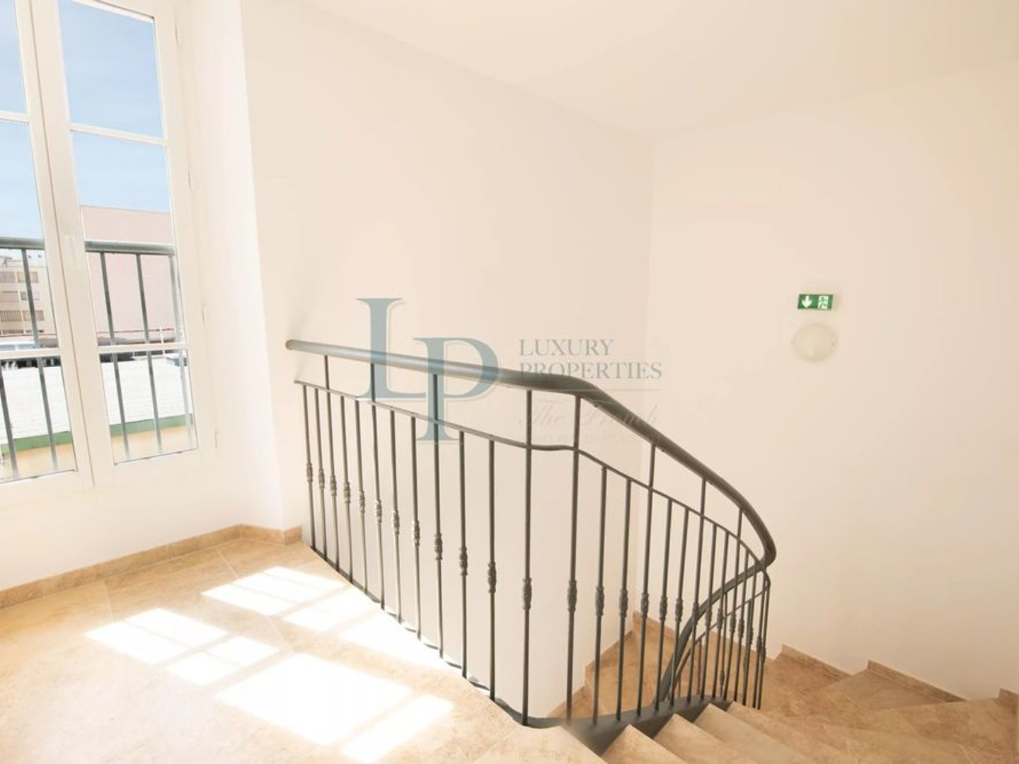 Maison à vendre - 8 pièces - 301m2 - Sainte-Maxime (83120)