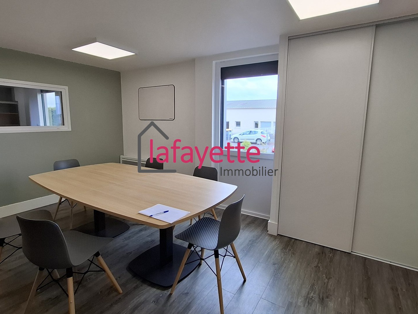 Immeuble industriel 740 m²