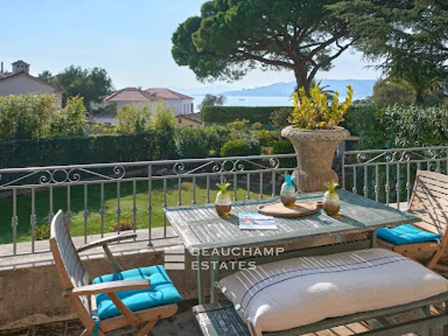 Maison à vendre - 6 pièces - 300m2 - Antibes (06160)