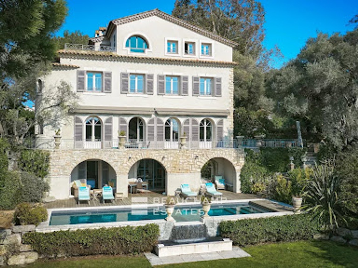 Maison à vendre - 6 pièces - 300m2 - Antibes (06160)