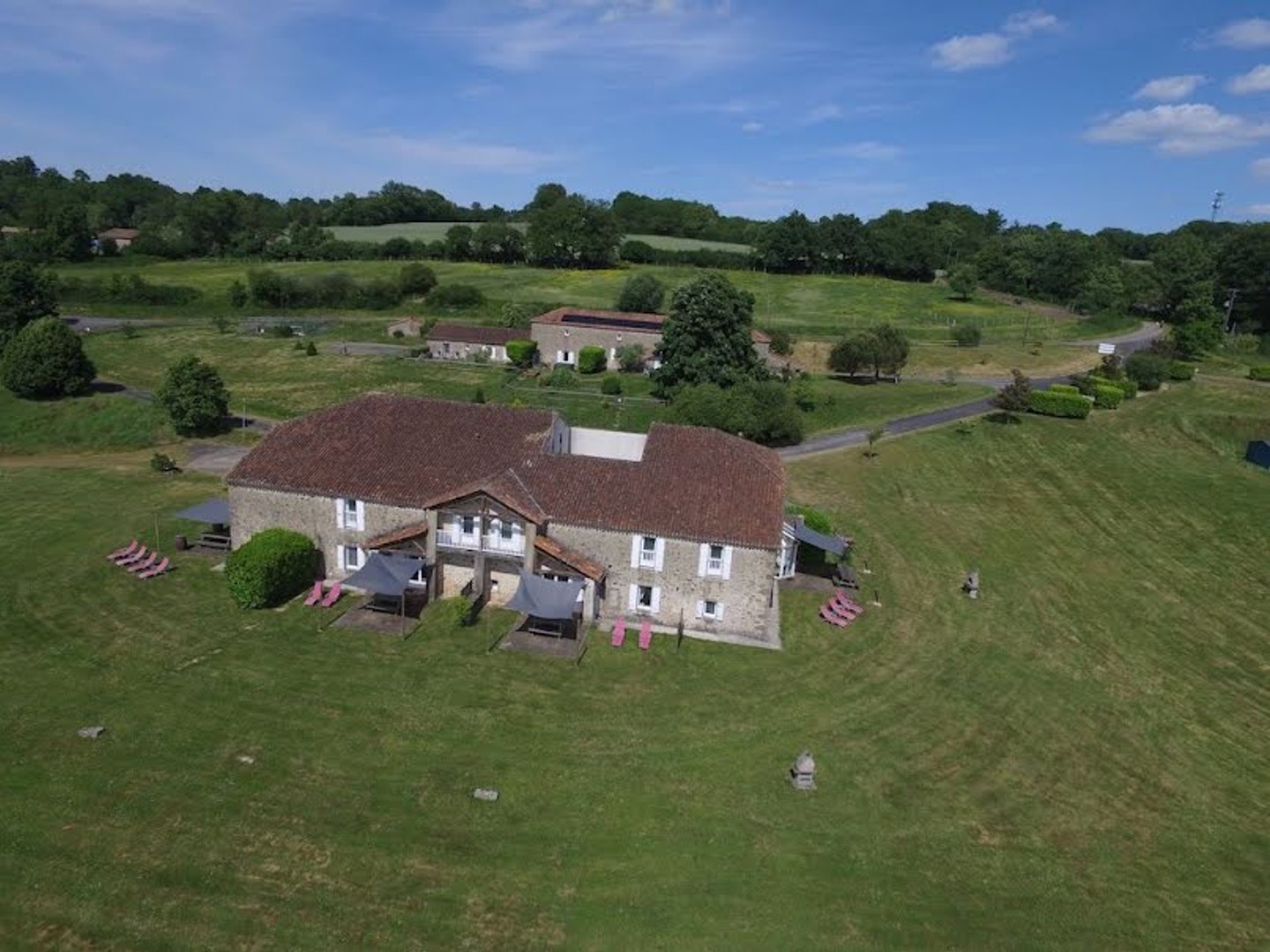 Maison à vendre - 34 pièces - 1270m2 - Availles-Limouzine (86460)