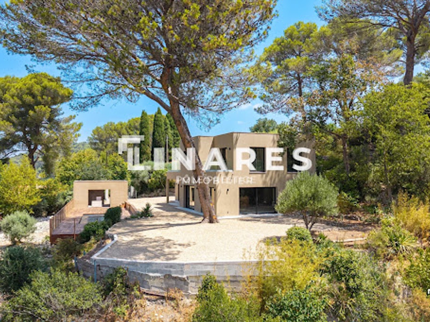 Maison à vendre - 7 pièces - 226m2 - Aix-En-Provence (13100)
