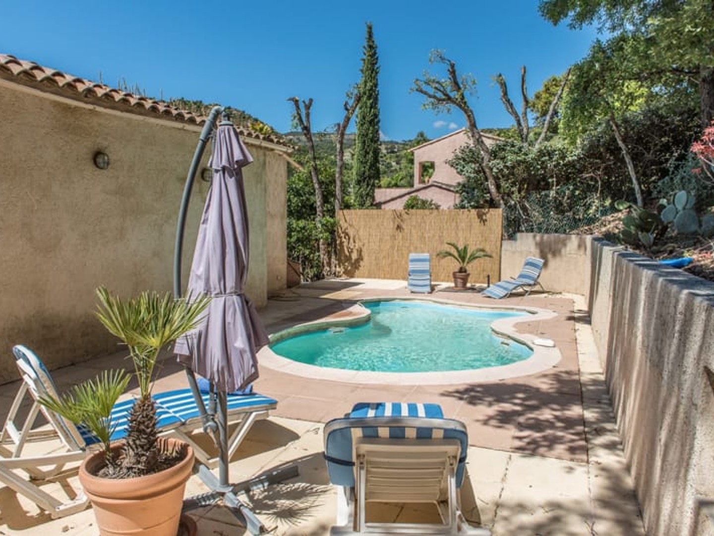 VILLA VUE SUD - 630 m2 DE JARDIN - GARAGE