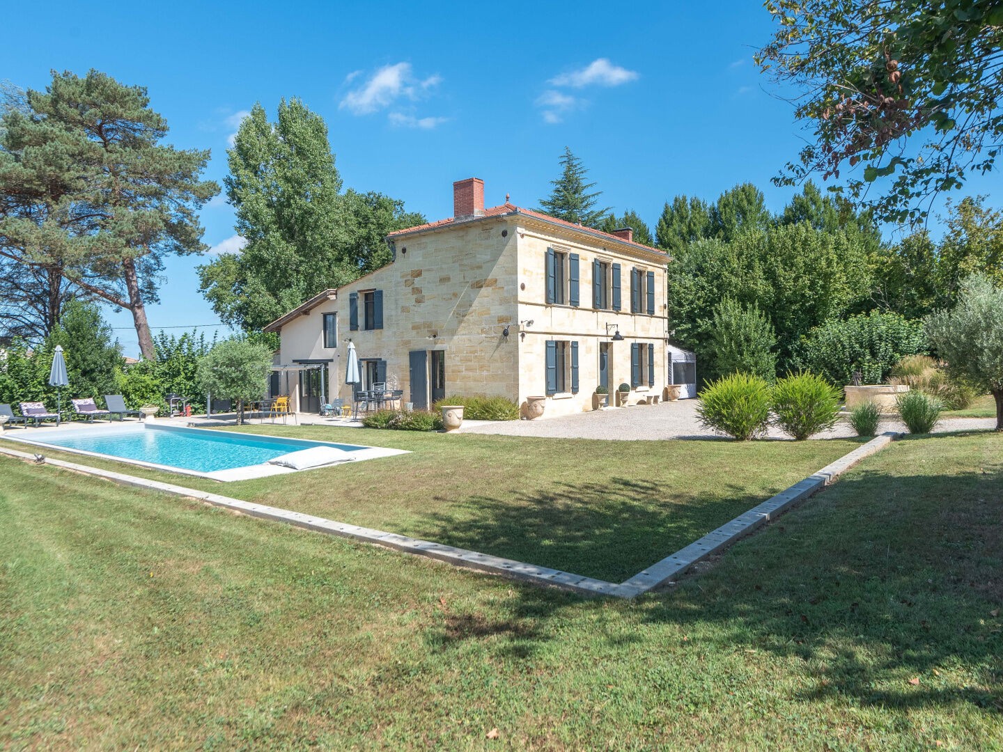 Maison à vendre - 7 pièces - 230m2 - Latresne (33360)