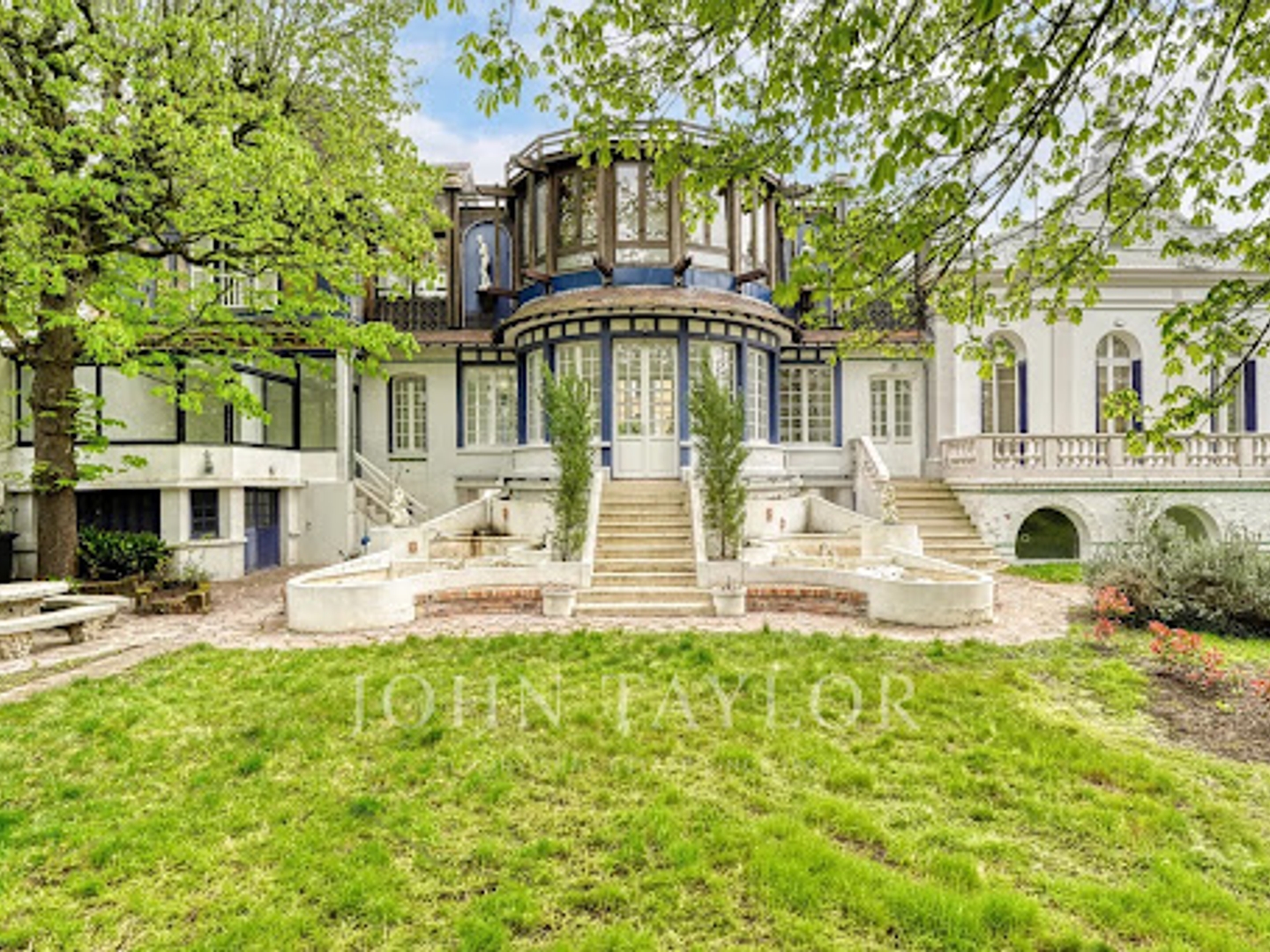Maison à vendre - 18 pièces - 399m2 - Chennevières-Sur-... (94430)