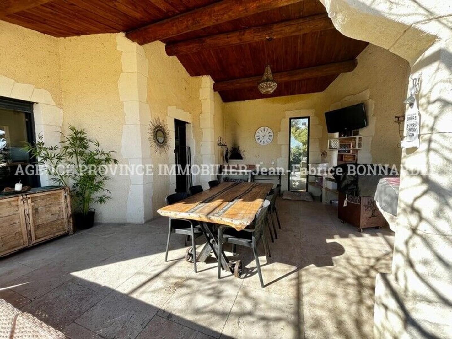 Maison à vendre - 6 pièces - 268m2 - Sainte-Cécile-Les... (84290)