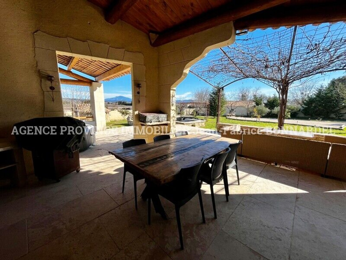 Maison à vendre - 6 pièces - 268m2 - Sainte-Cécile-Les... (84290)