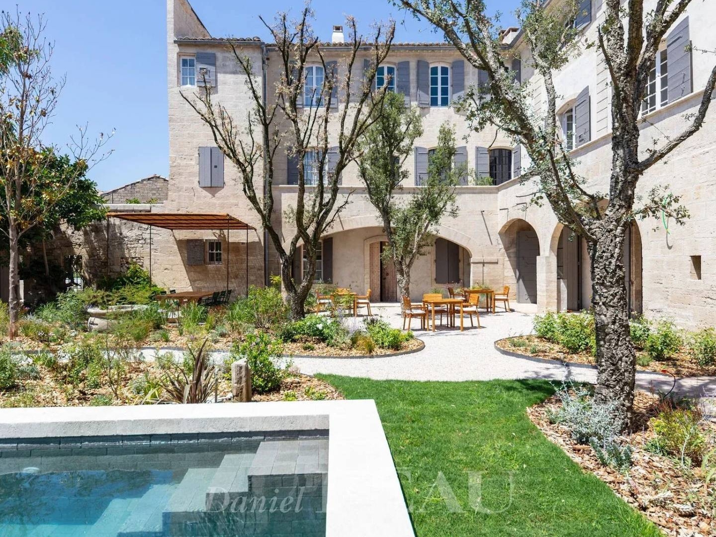 Maison à vendre - 21 pièces - 1150m2 - Vallabrègues (30300)