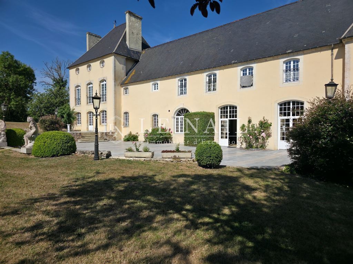 Maison à vendre - 30 pièces - 2200m2 - Falaise (14700)